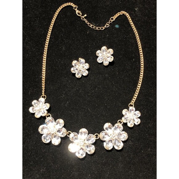 Crystal Rhinestone Daisy Flower Statement necklace 20” Matching Pierced Earr - Picture 2 of 7